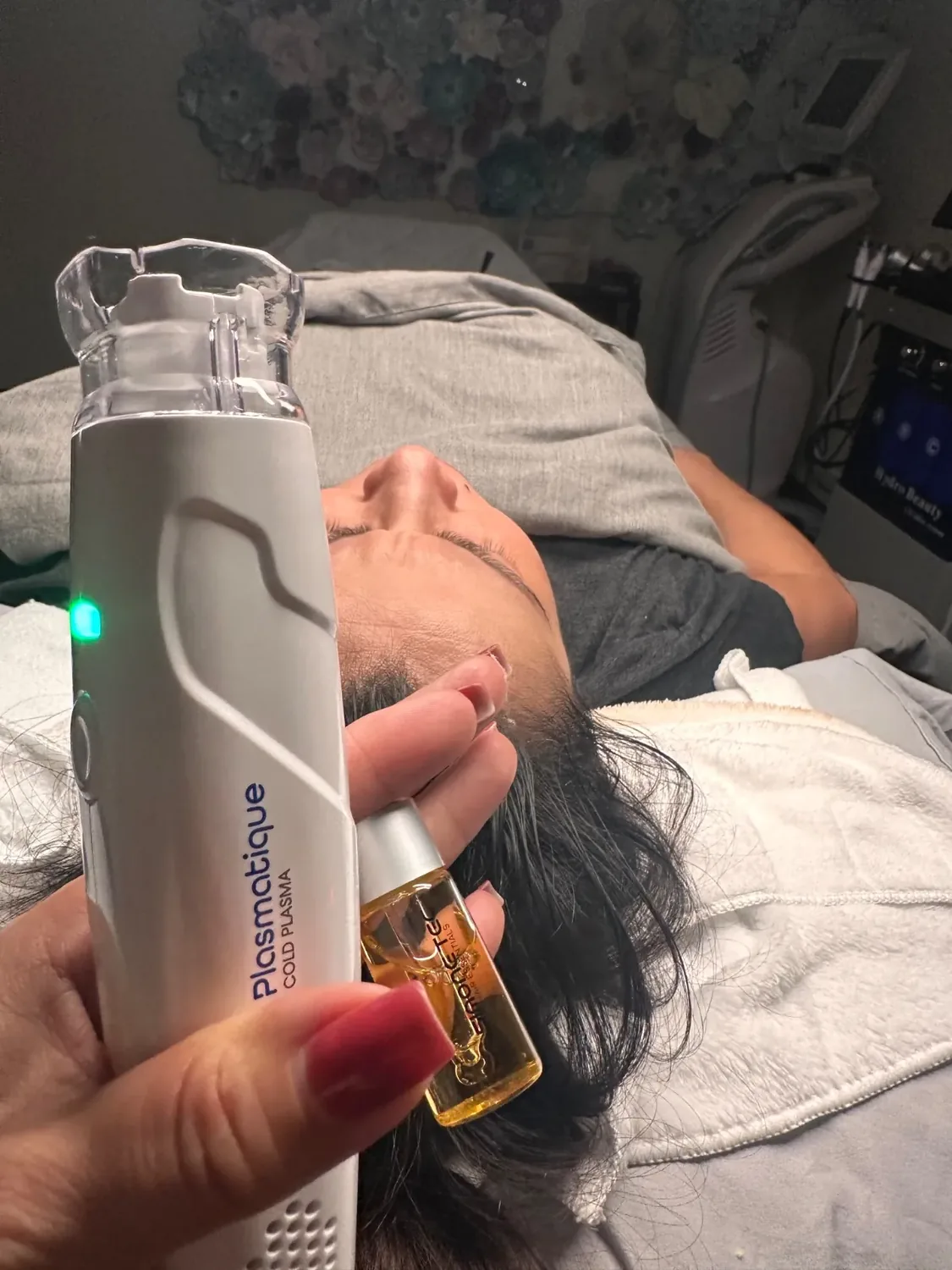 Client receiving a treatment in one of the studio’s rooms.